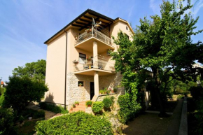 Гостиница Apartment Frane  Бетина
